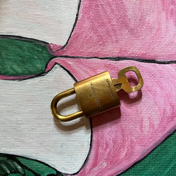 🛑sold🛑#322 Louis Vuitton Gold Padlock with Key - Picture 4 of 4